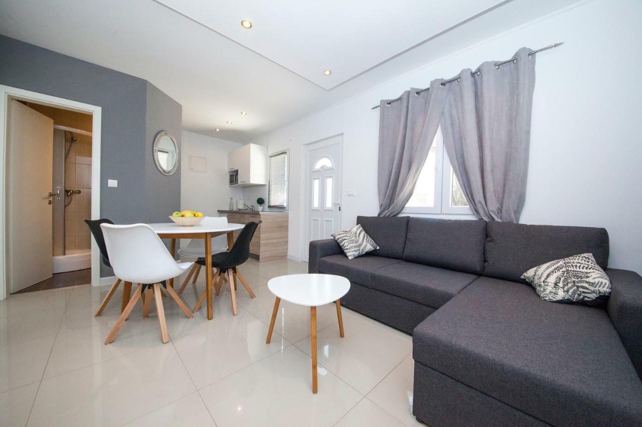 Apartments And Mobile Homes มาคาร์สกา ภายนอก รูปภาพ